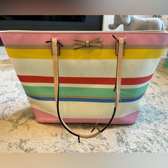 kate spade Handbags - 🌈 ♠️ VGUC Kate Spade purse with cute leather bow detail🖤🌈